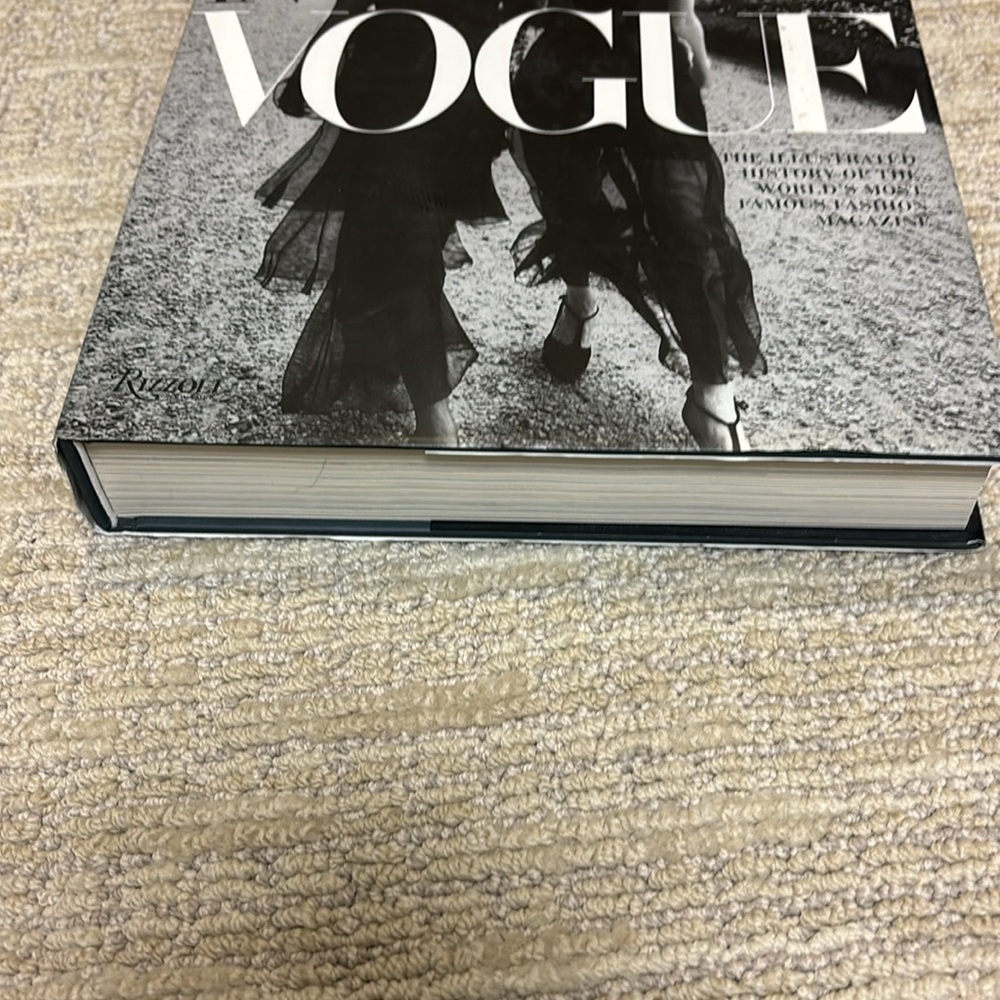 In Vogue Rizzoli Coffee Table Book - Picture 5 of 5